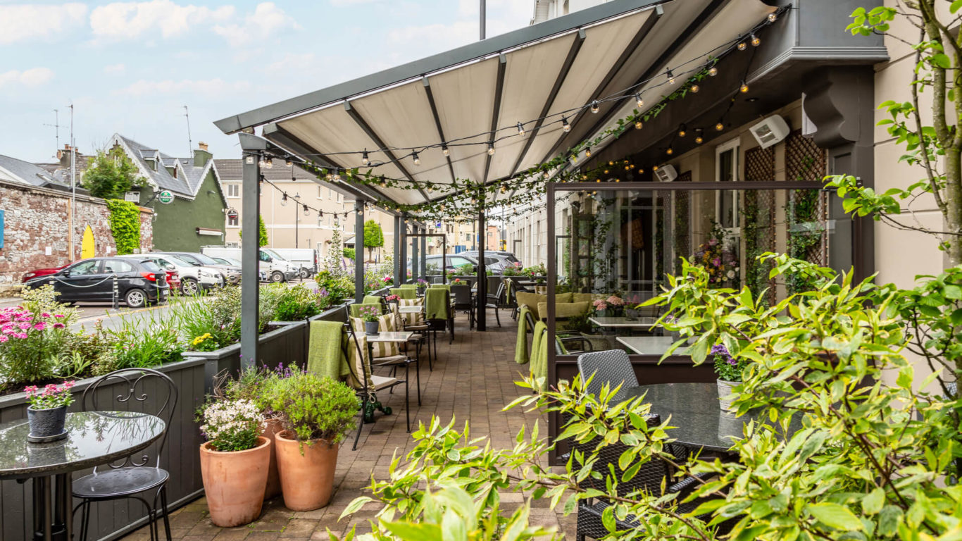 ALFIES__Terrace Dining __Terrace full length