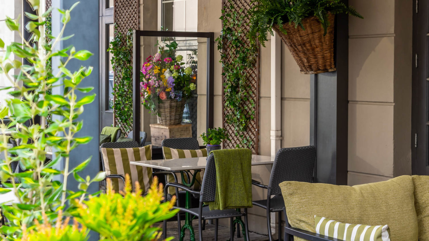 ALFIES__Terrace Dining __terrace portrait 2