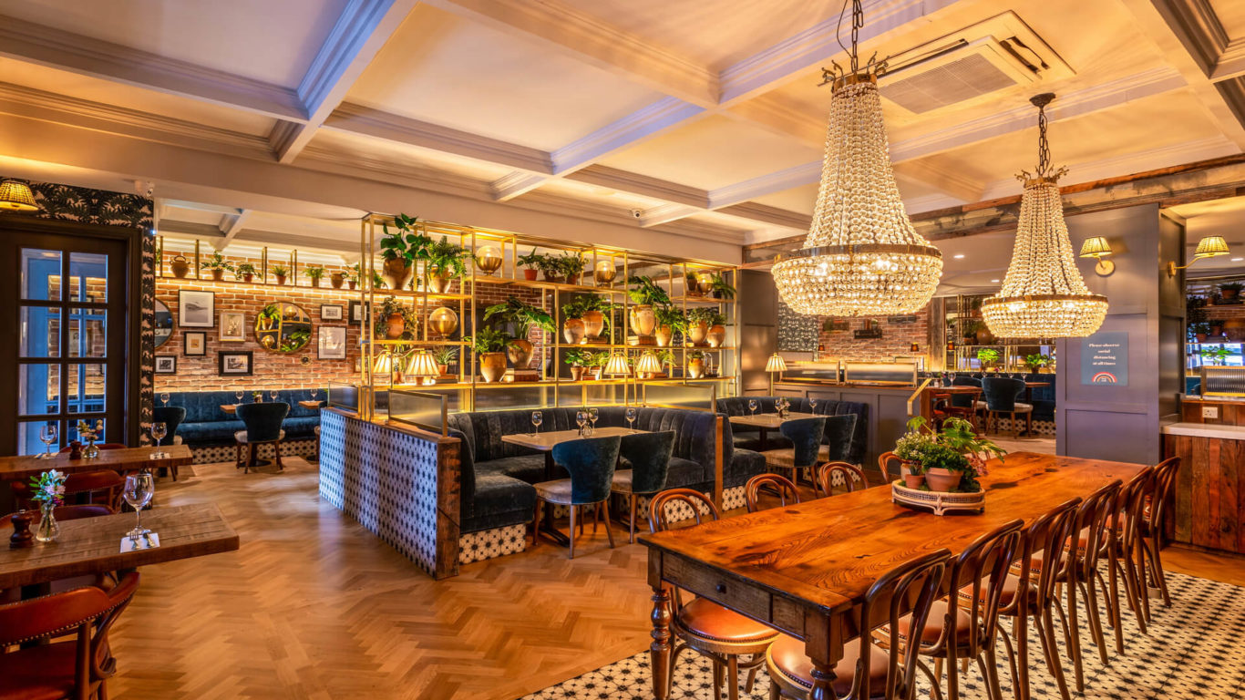 Home __Alfies Lounge R Table